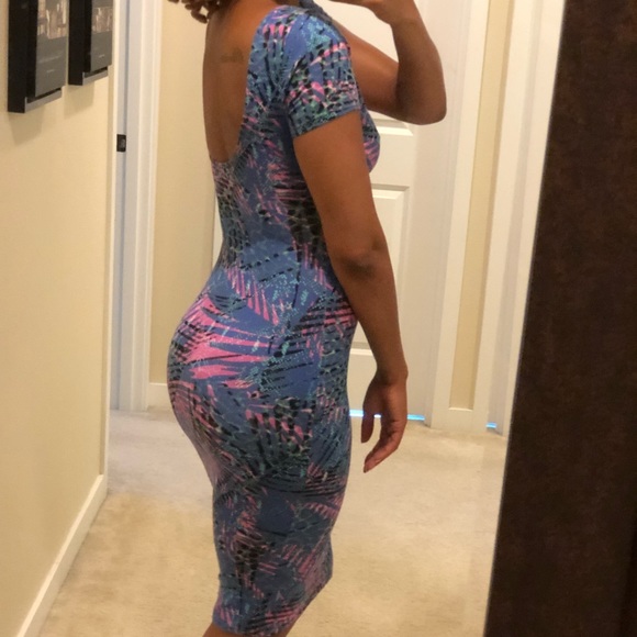 Wayf Retro Design Dress - Picture 2 of 2